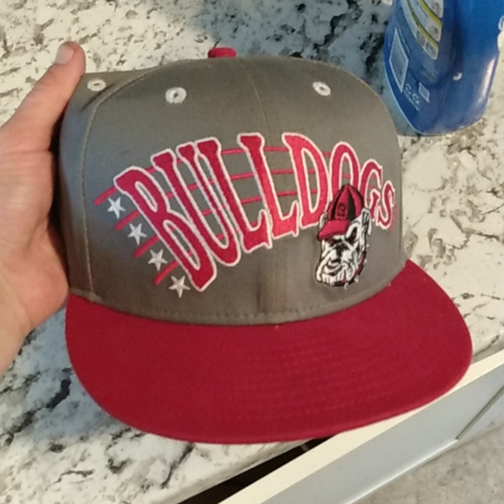 Vintage East Coast college sports snapbacks. - Picture 10 of 17